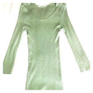 Women’s fitted sweater top